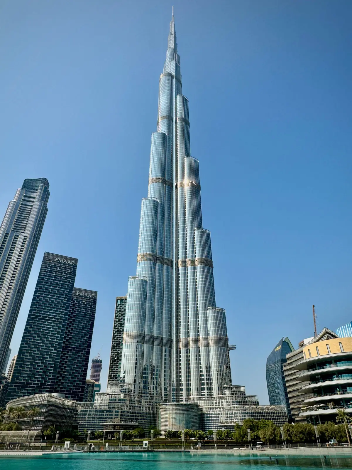 Hochhäuser in Dubai bei Tageslicht